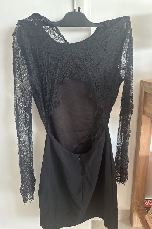 Robe dos nus dentelle