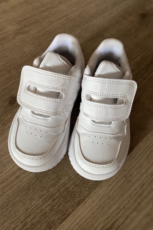 Basket adidas blanche taille enfant