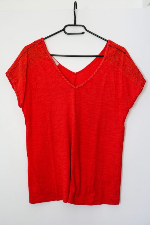 T shirt rouge avec décolleté