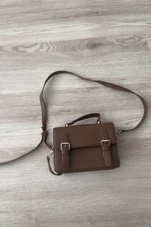 Petit sac bandoulière marron en cuir synthétique